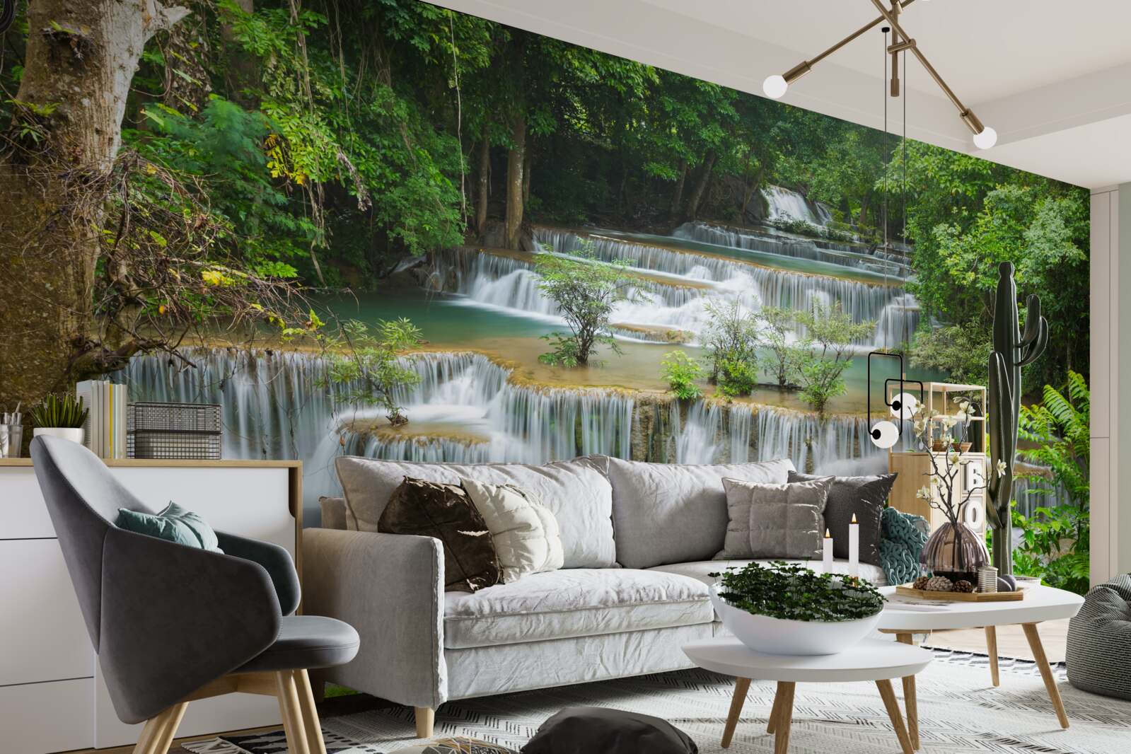 Papier peint une cascade majestueuse d'où l'eau tombe rapidement avec un bruit assourdissant