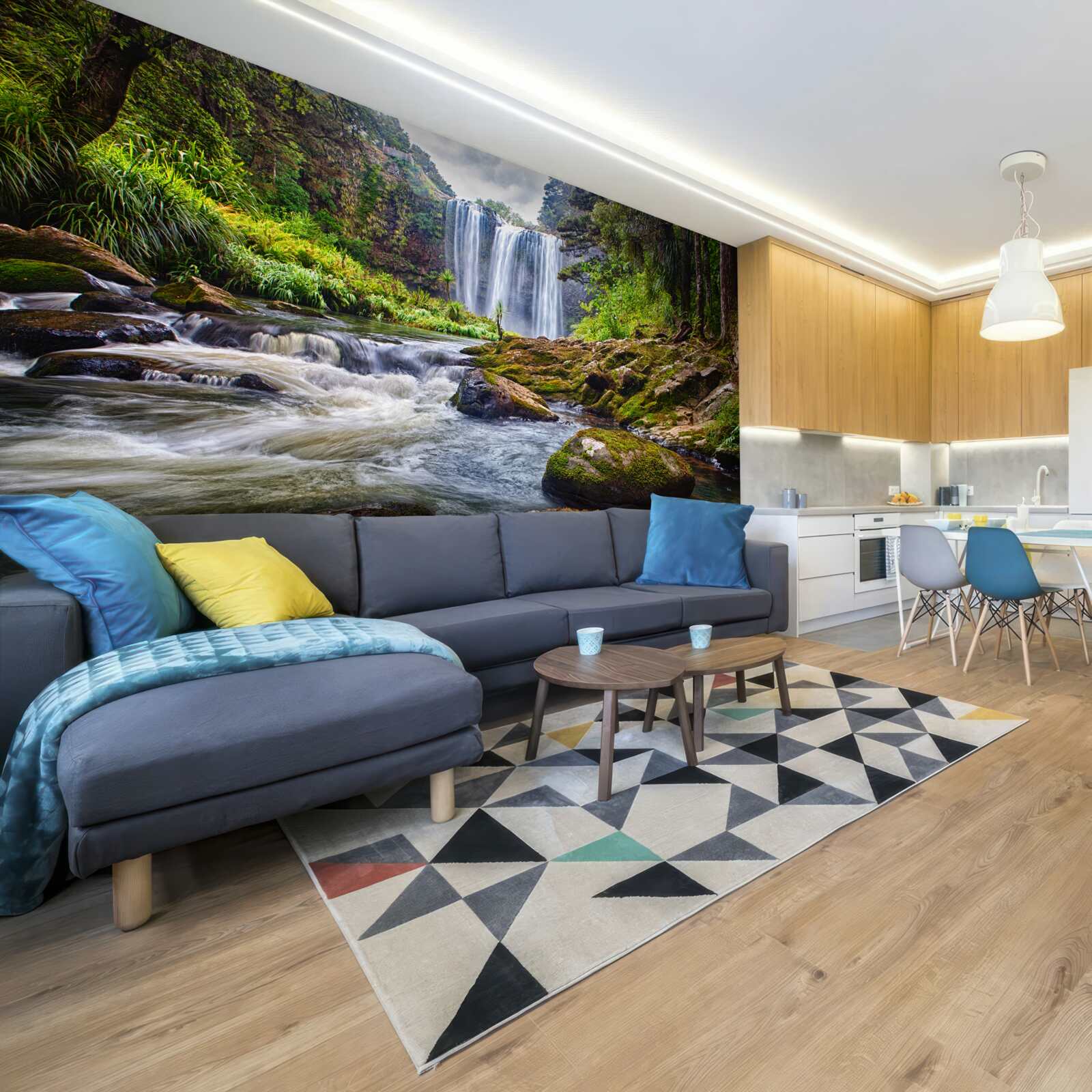 Papier peint le bruit fort d'une chute d'eau tombant du haut d'une montagne