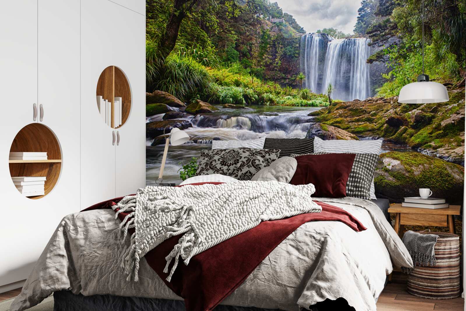 Papier peint le bruit fort d'une chute d'eau tombant du haut d'une montagne