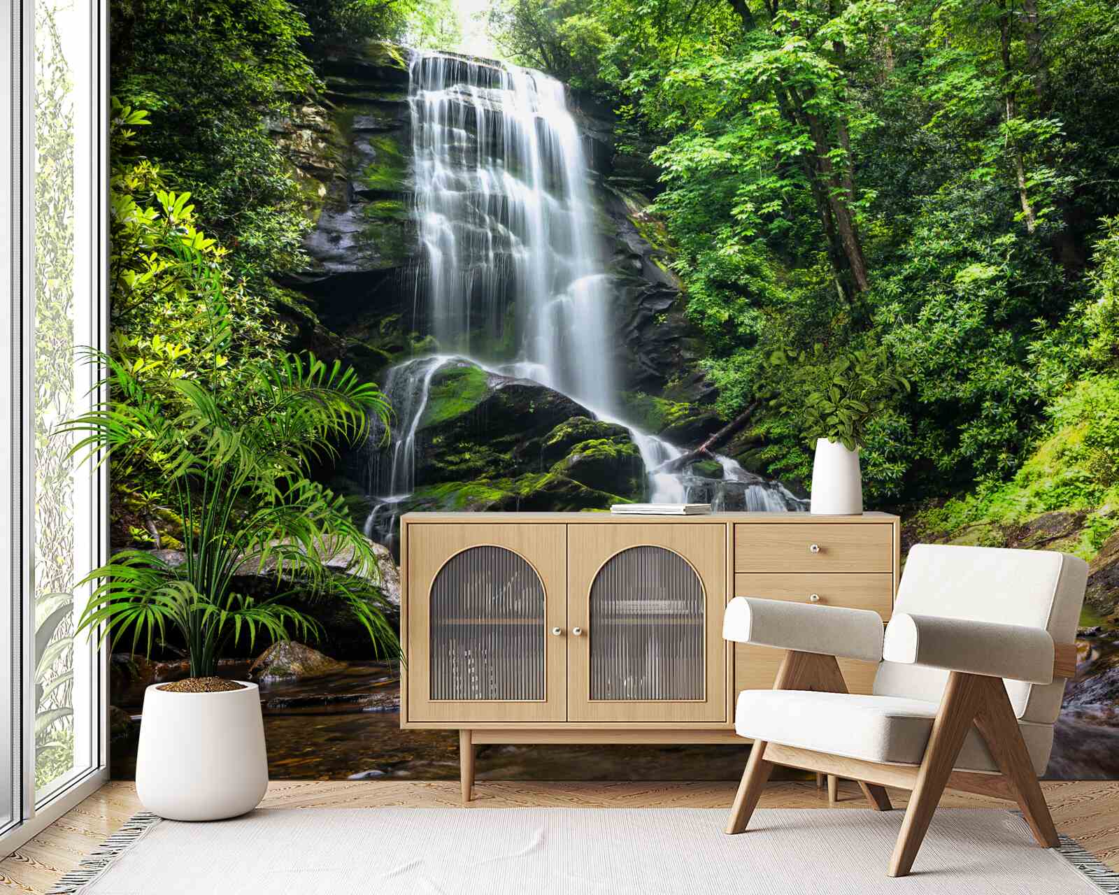 Papier peint les eaux de la cascade de la montagne tombent rapidement dans la forêt