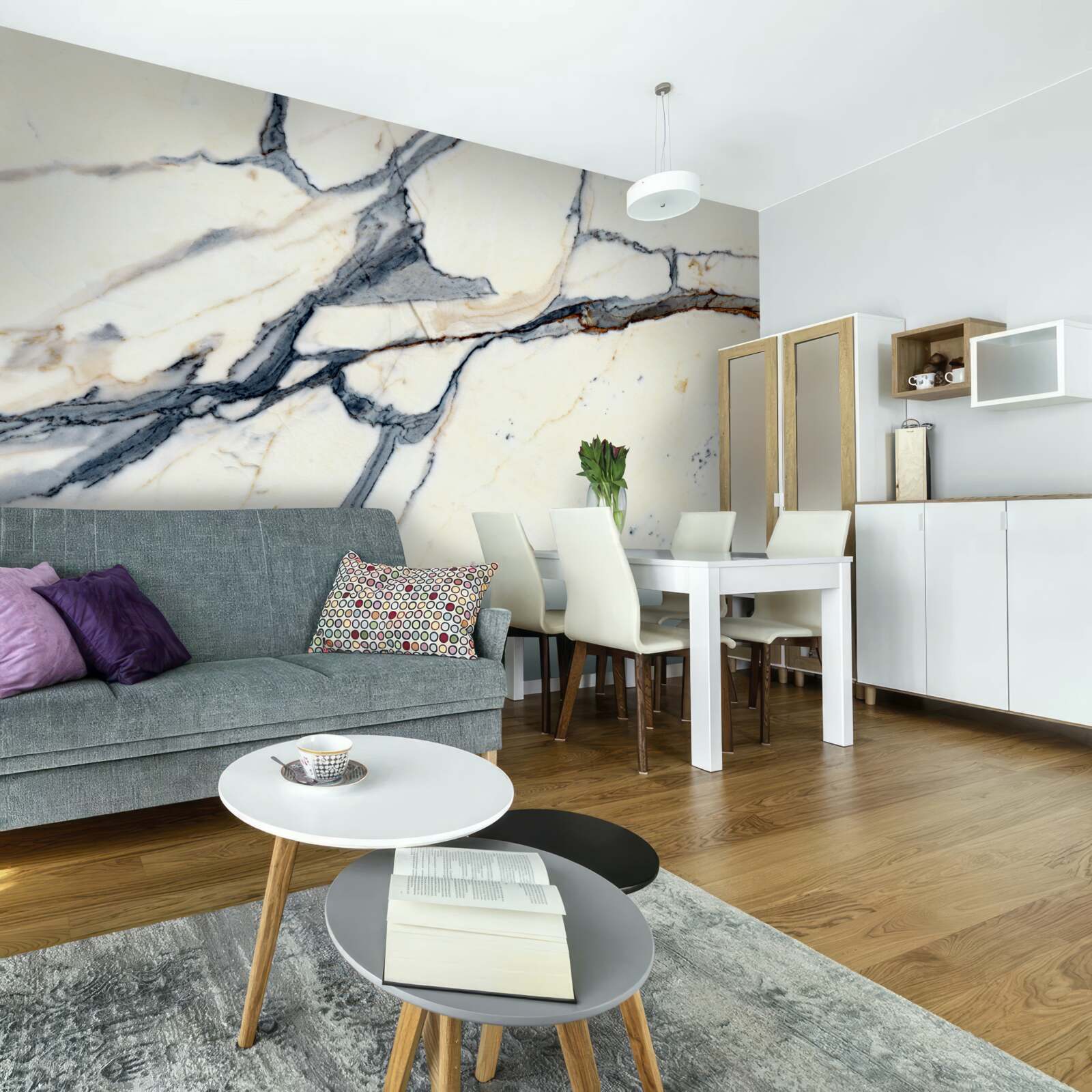 Papier peint marbre clair avec infusions noires