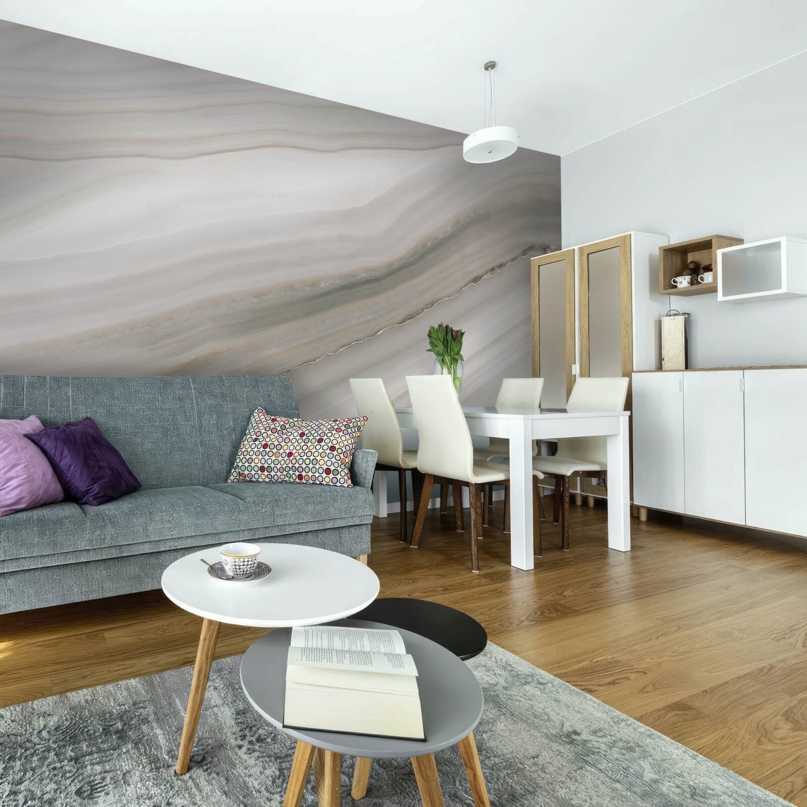 Papier peint un désert où le gris règne sous la pluie