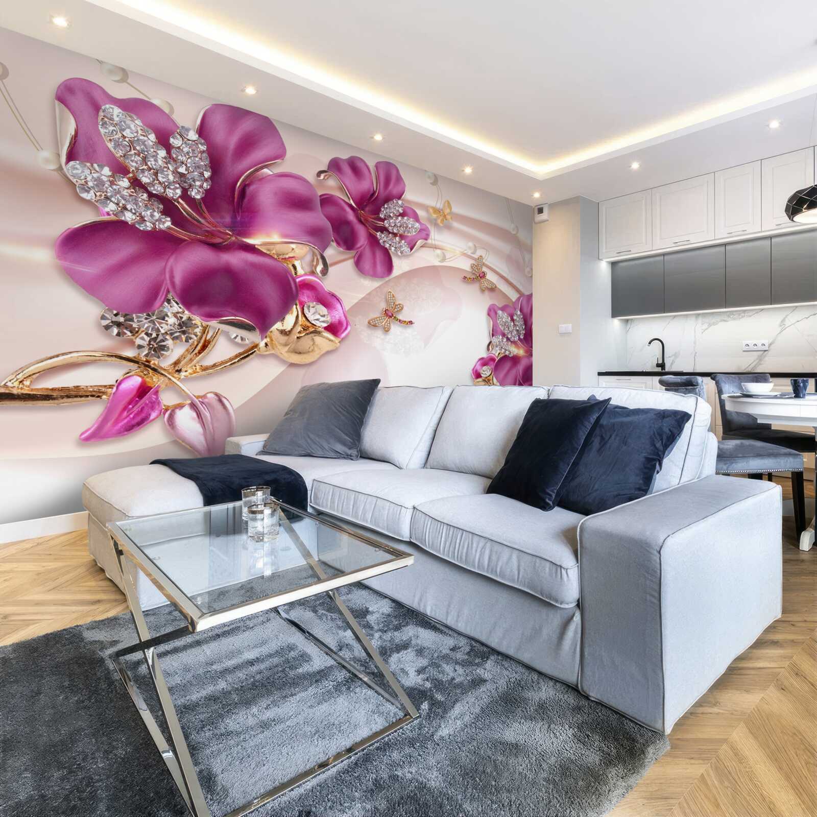 Papier peint pétales de fleurs violettes entourées de perles et d'or