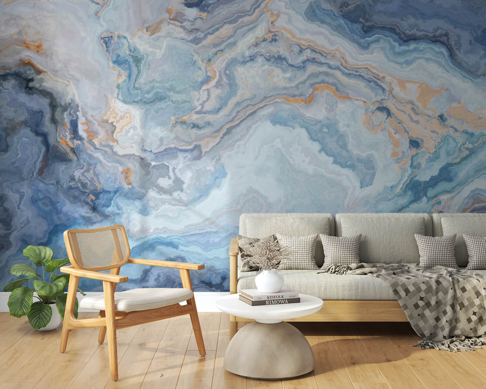 Papier peint minéral avec une teinte bleue sur une peinture murale