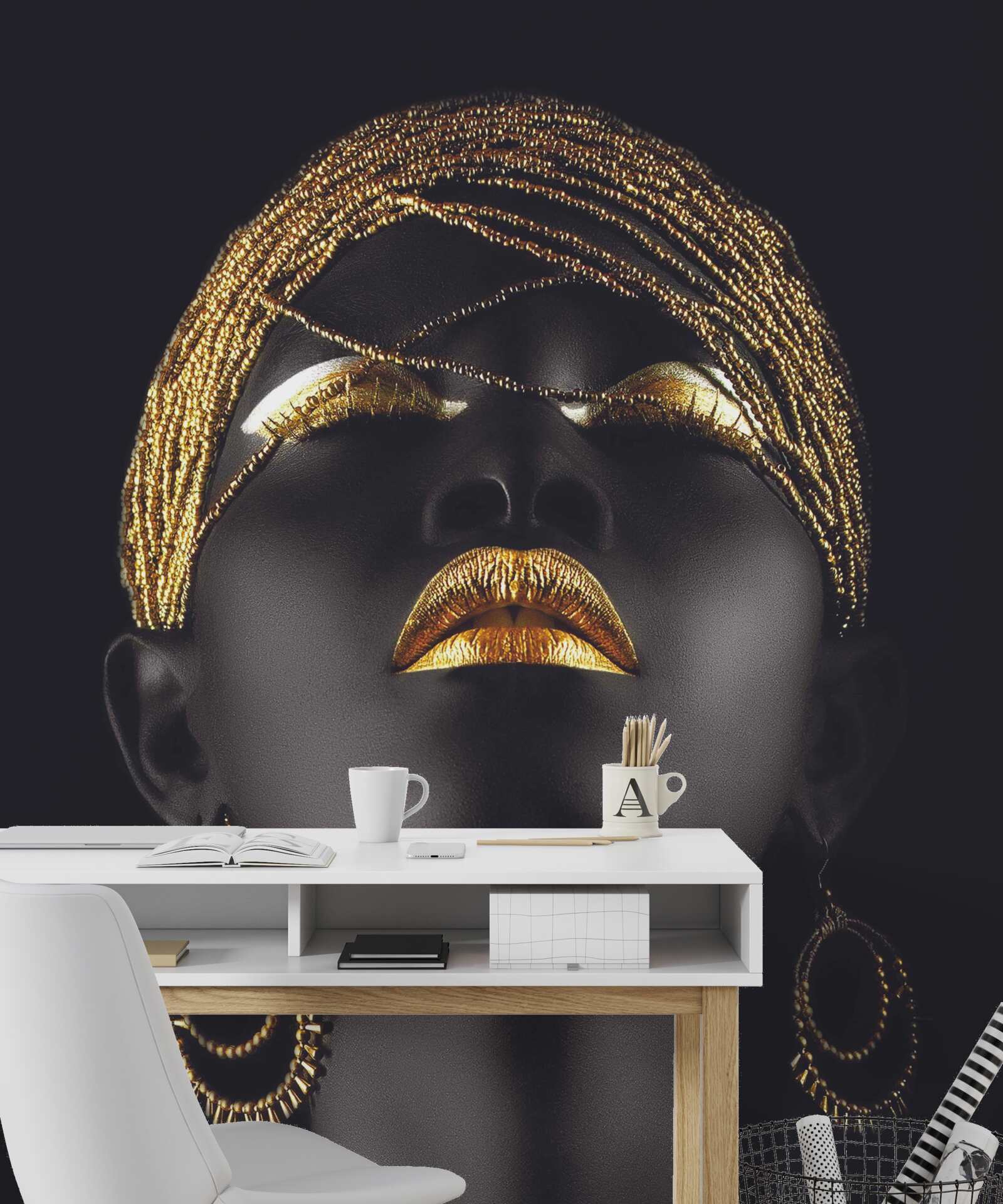 Papier peint femme avec des bijoux en or