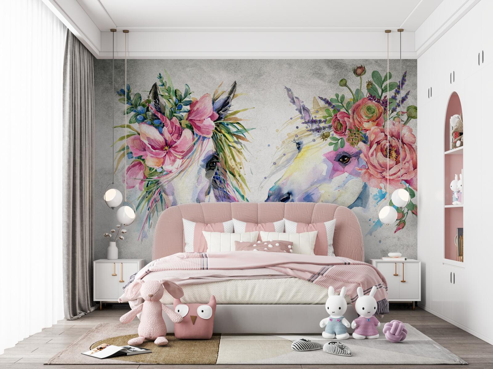 Papier peint fleurs, peintures à l'eau et instruments d'écriture