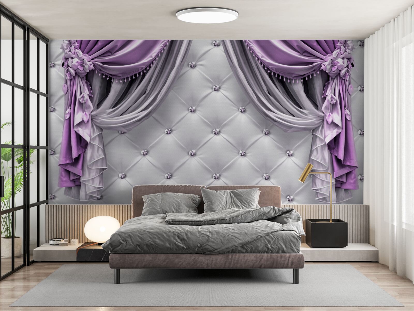 Papier peint tissu blanc délicat et rideaux violets