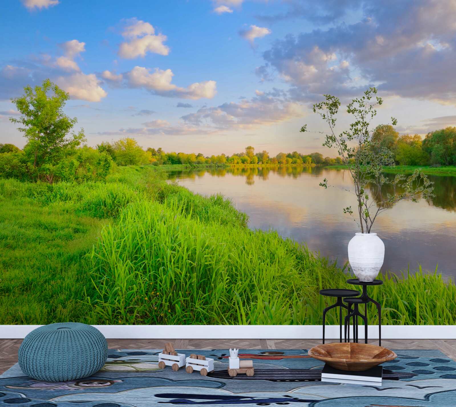 Papier peint rivière calme à côté d'une prairie verdoyante