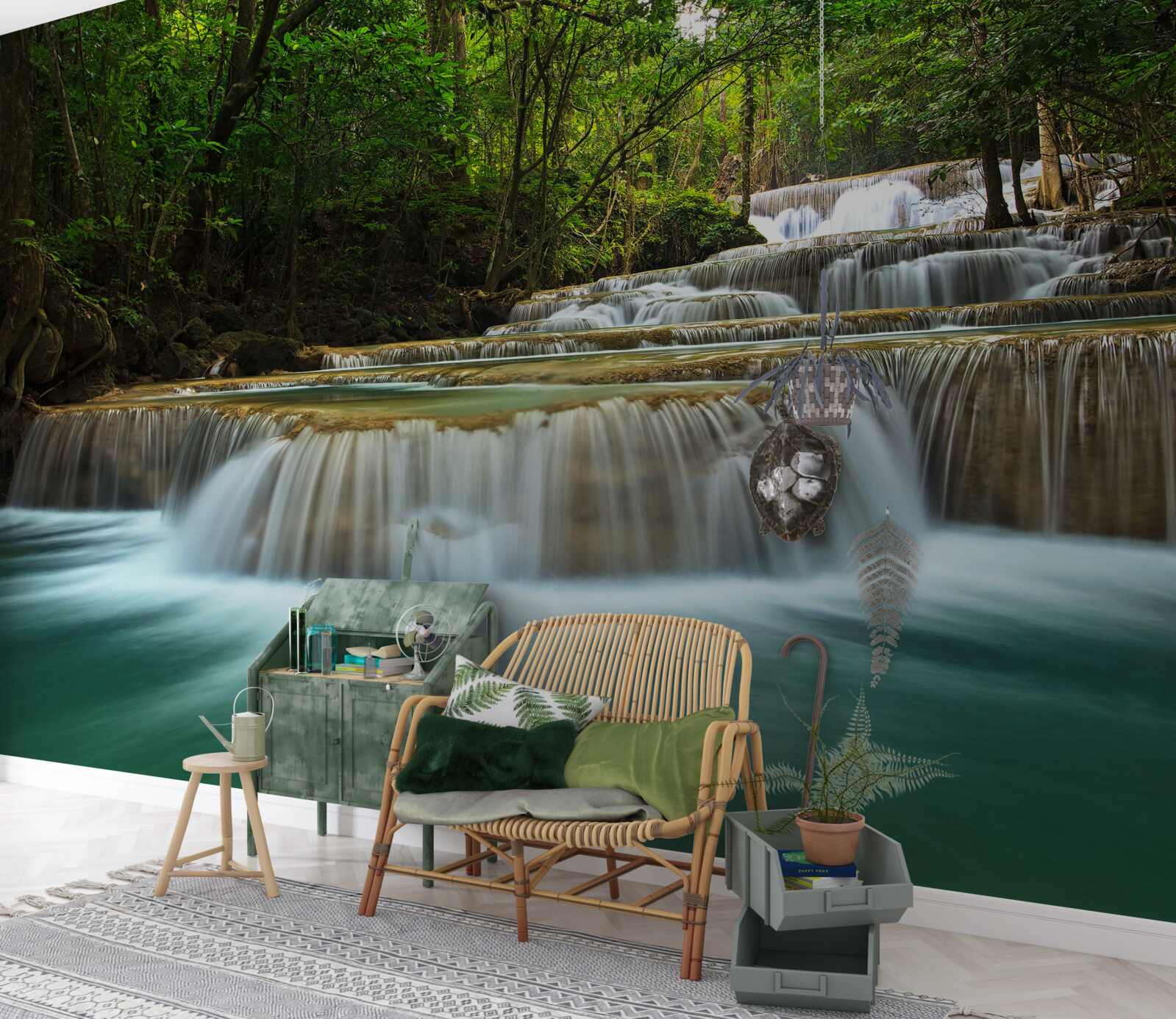 Papier peint un cours d'eau soudain qui coule dans une forêt dense