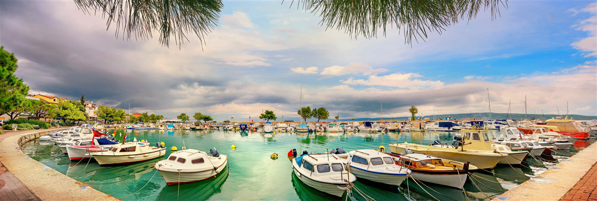 Papier peint port tranquille avec des bateaux à voile