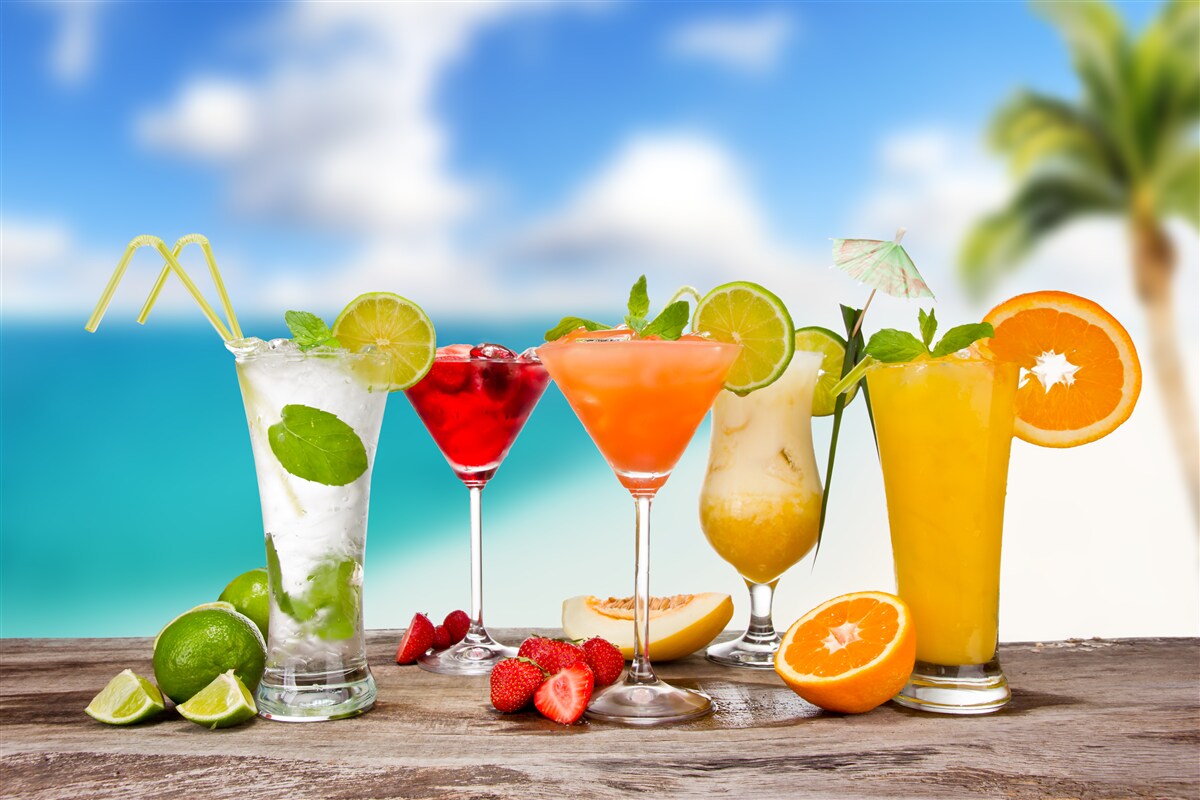 Papier peint cocktails tropicaux pour l'été