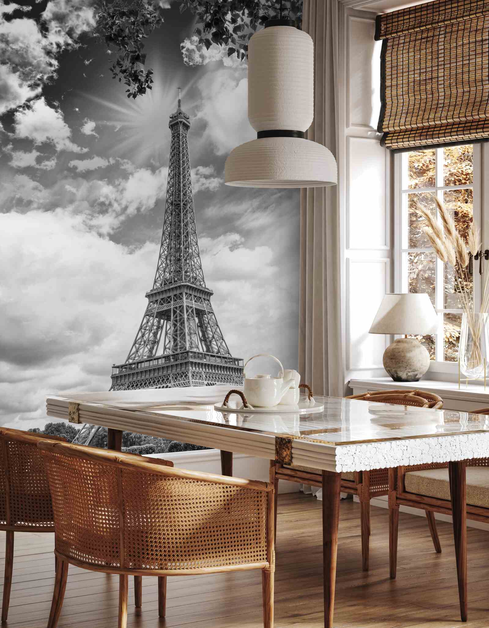 Papier peint tour eiffel en noir et blanc au soleil