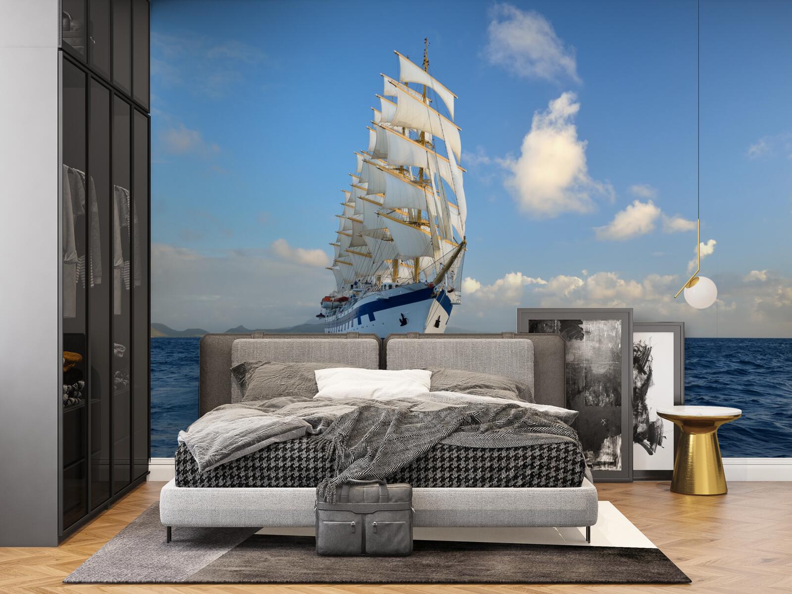 Papier peint un navire sous voile sur une mer agitée