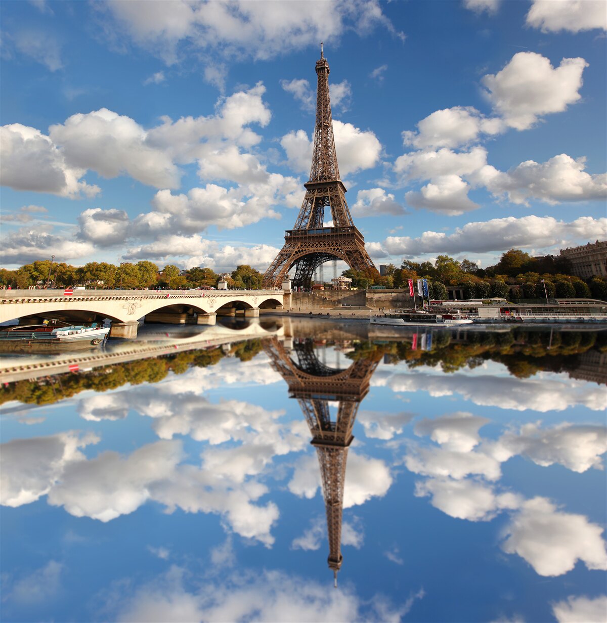 Papier peint reflet de paris dans le miroir