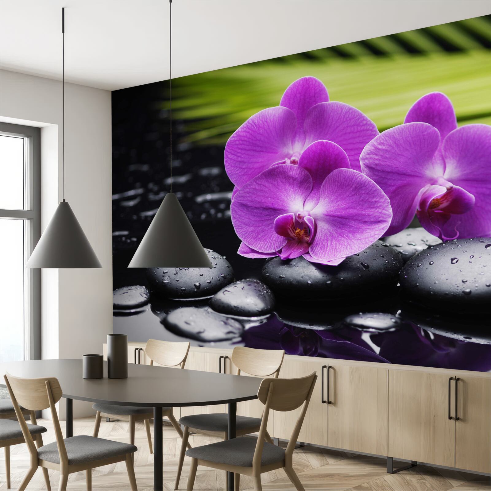 Papier peint orchidée pourpre sur une pierre noire près de l'eau