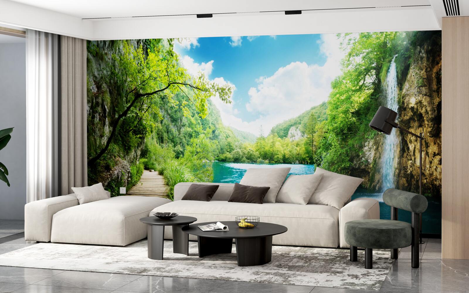 Papier peint haute cascade et sentier à travers les arbres de la forêt