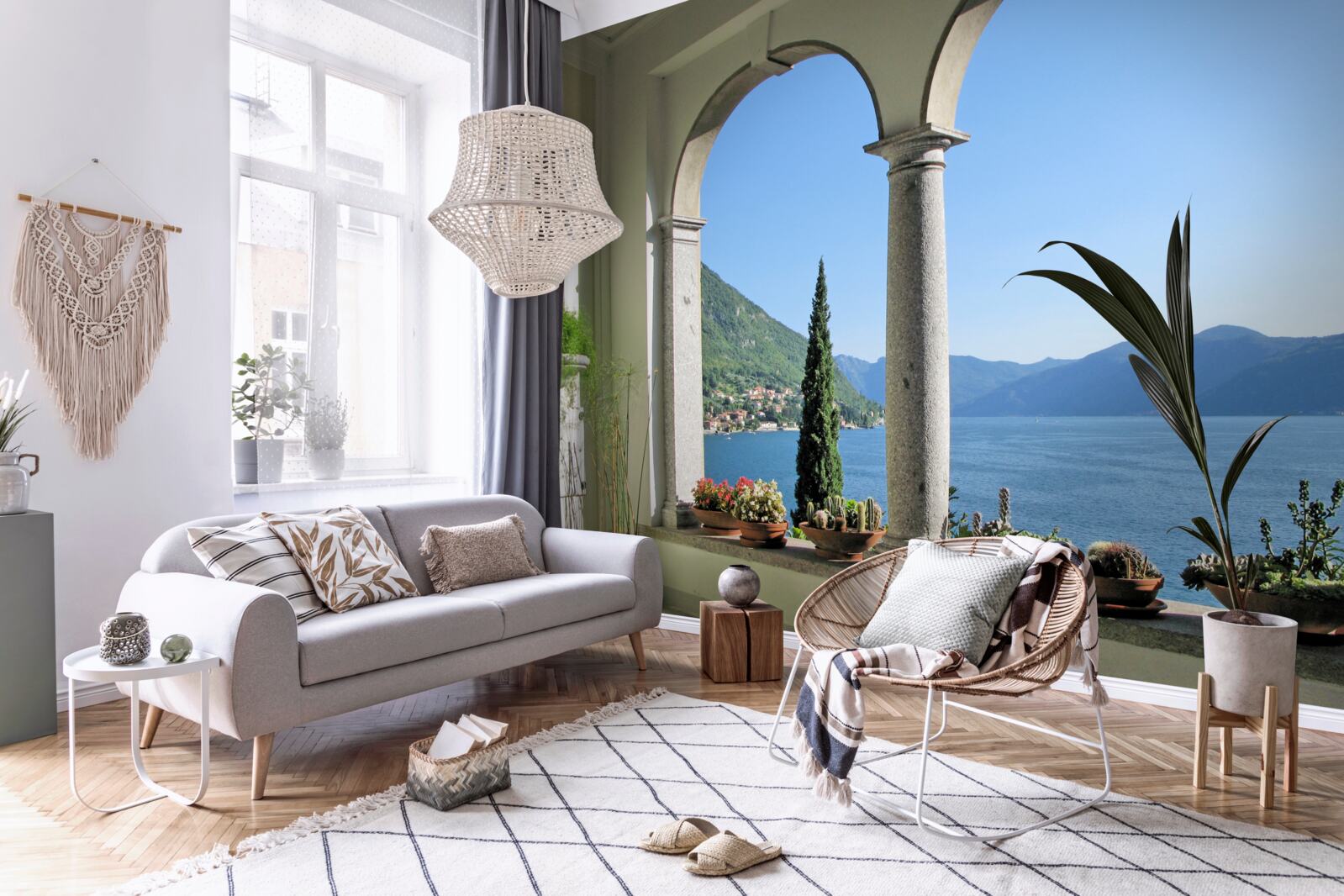 Papier peint balcon avec ouvertures cintrées et vue sur l'eau et les montagnes