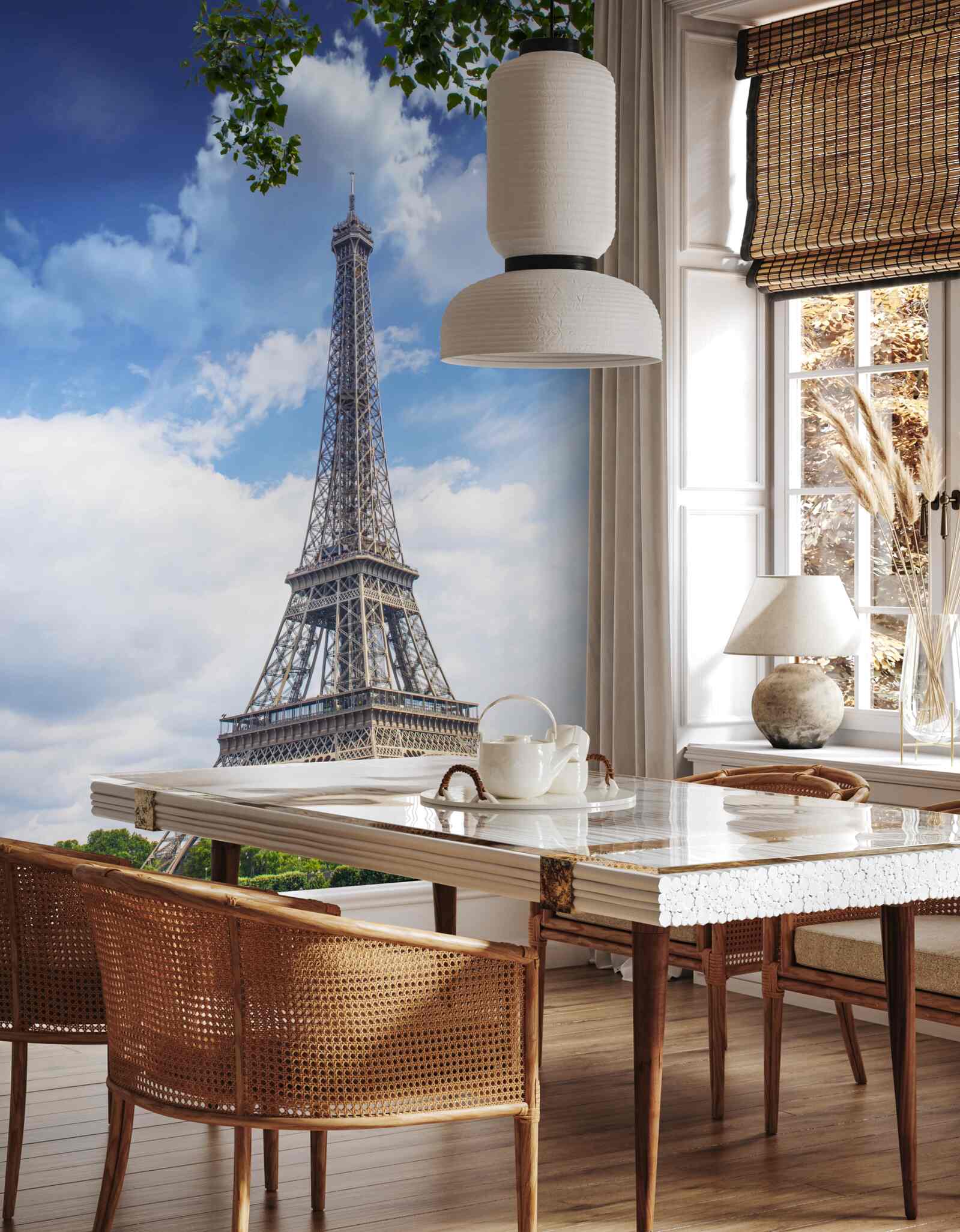 Papier peint la tour eiffel se dresse dans un ciel clair