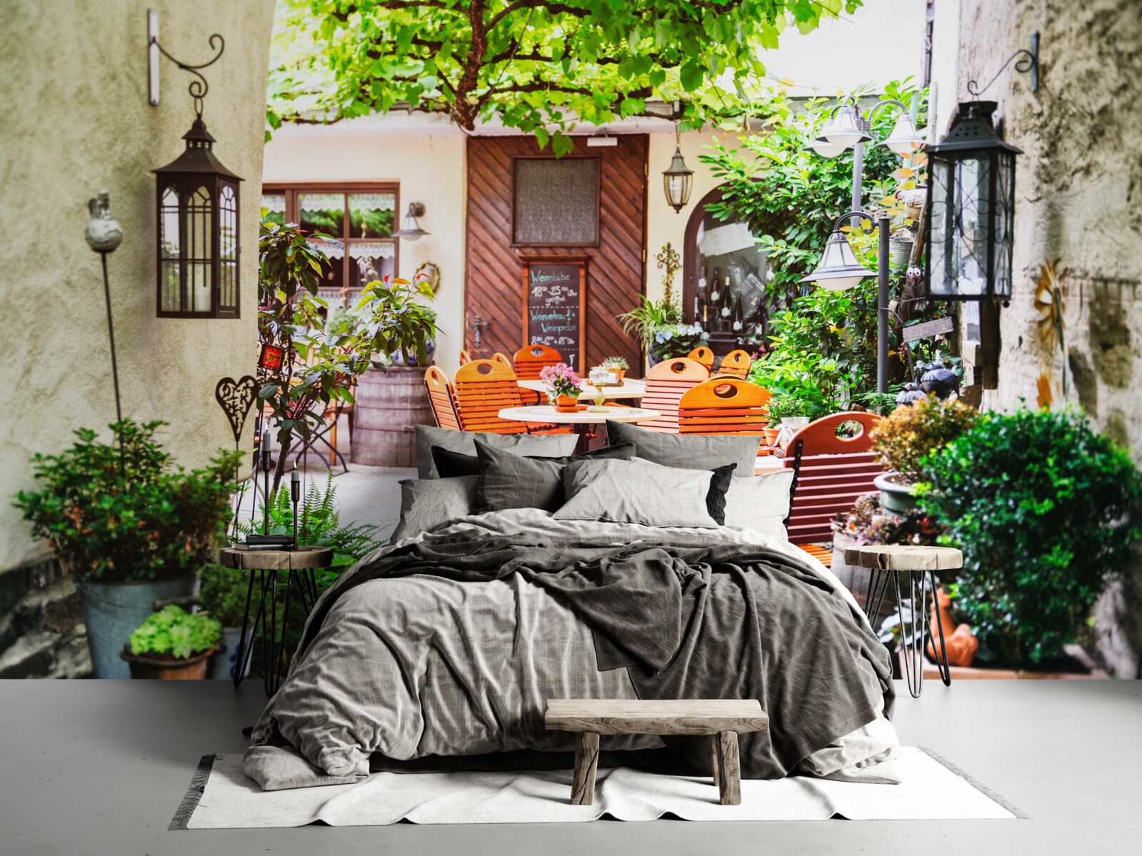 Papier peint petit café avec une table dans la partie historique de la ville