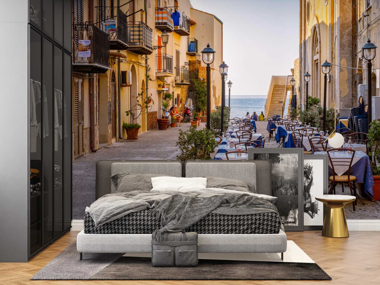 Papier peint installation sur la rive dans la partie historique de la ville