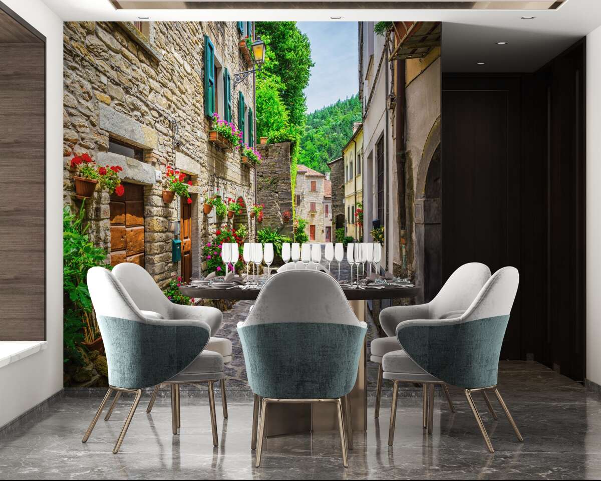 Papier peint vieille rue en pierre de la ville, entourée de verdure