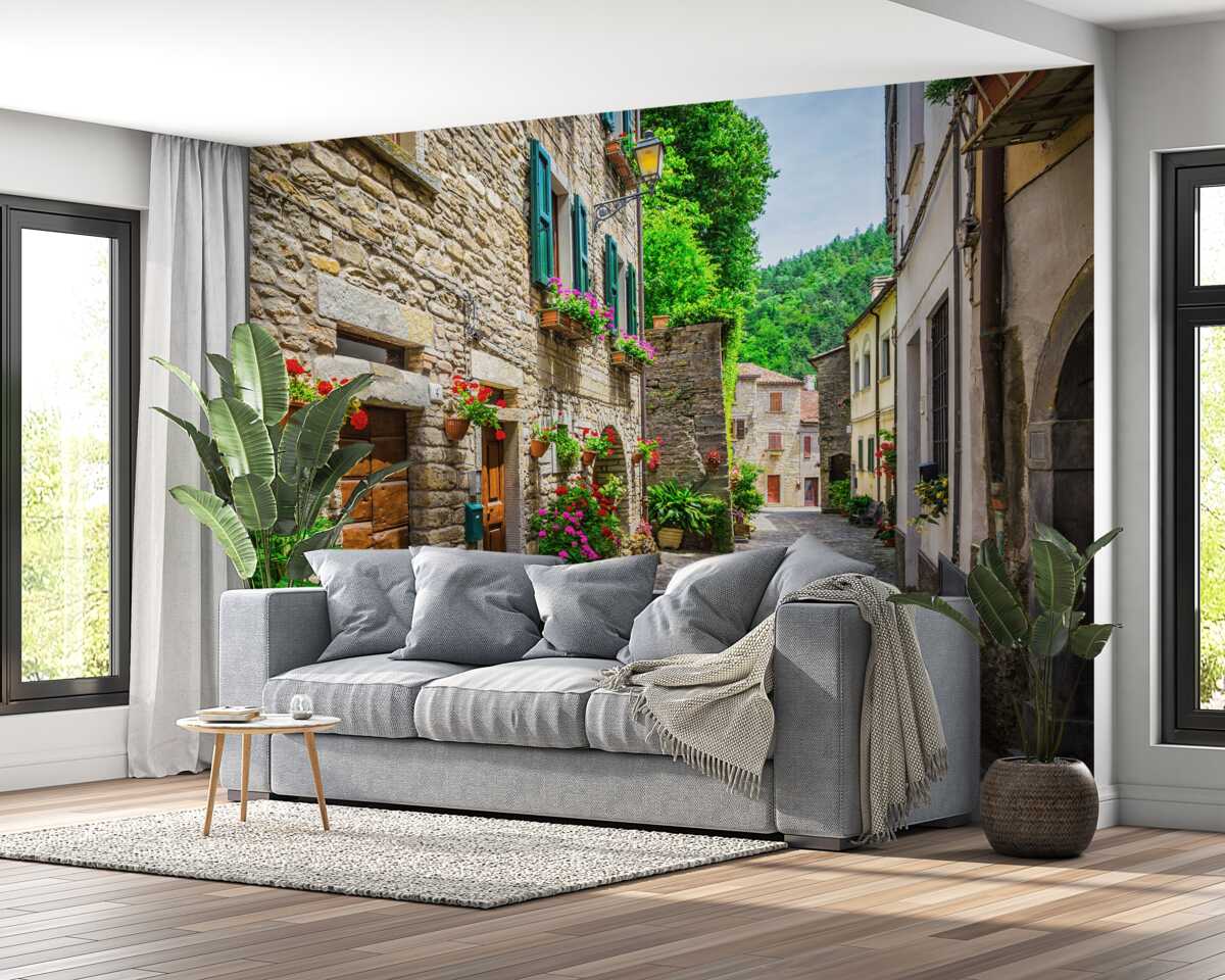 Papier peint vieille rue en pierre de la ville, entourée de verdure