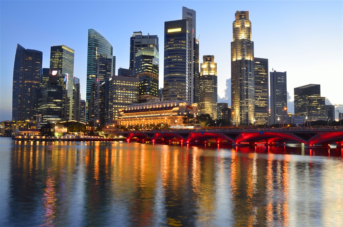 Papier peint les lumières du soir d'une grande ville