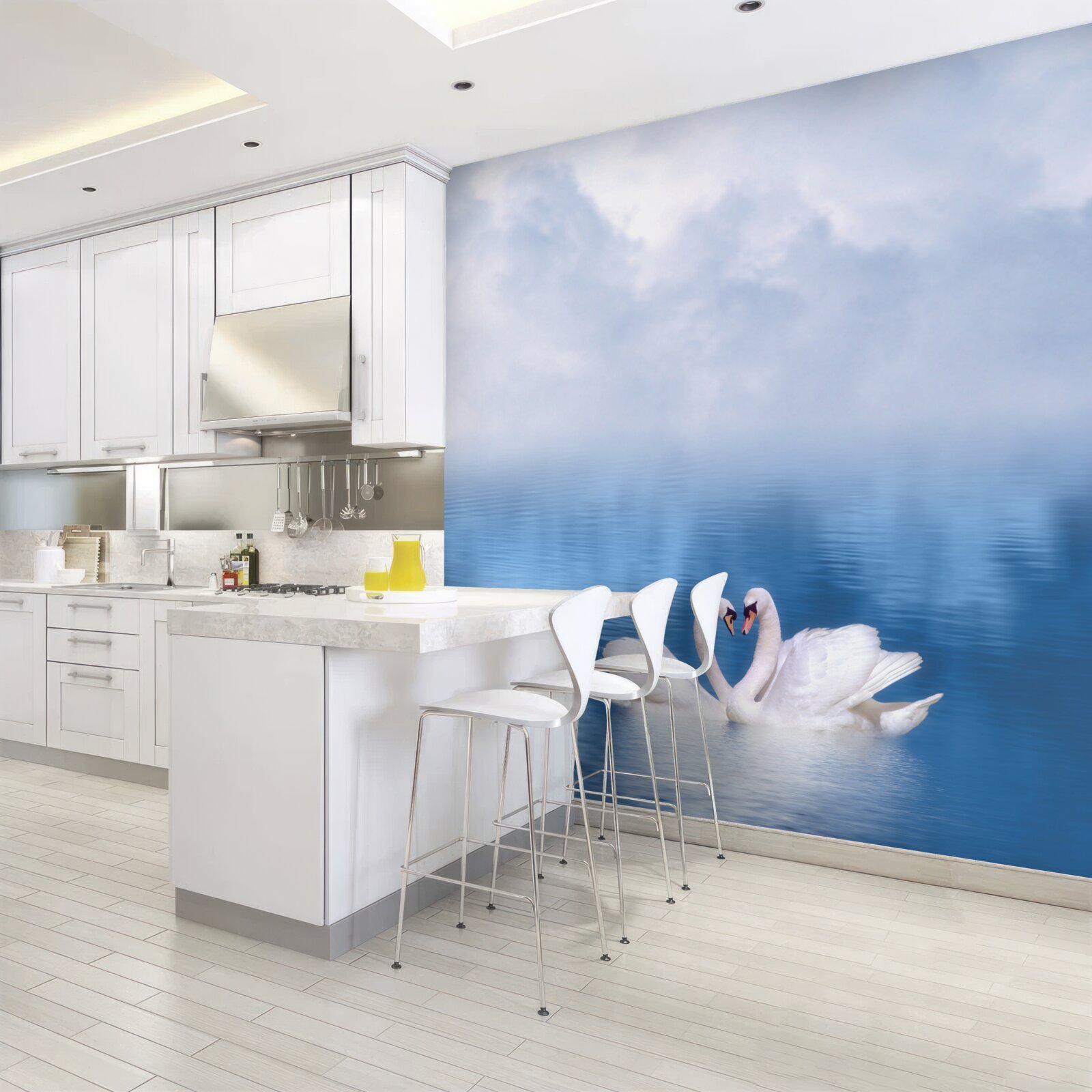 Papier peint une famille de cygnes blancs sur un lac brumeux dans les montagnes