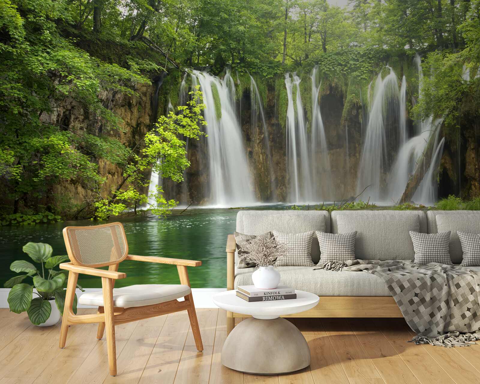 Papier peint l'eau s'écoule rapidement dans un ravin au milieu d'une forêt de montagne