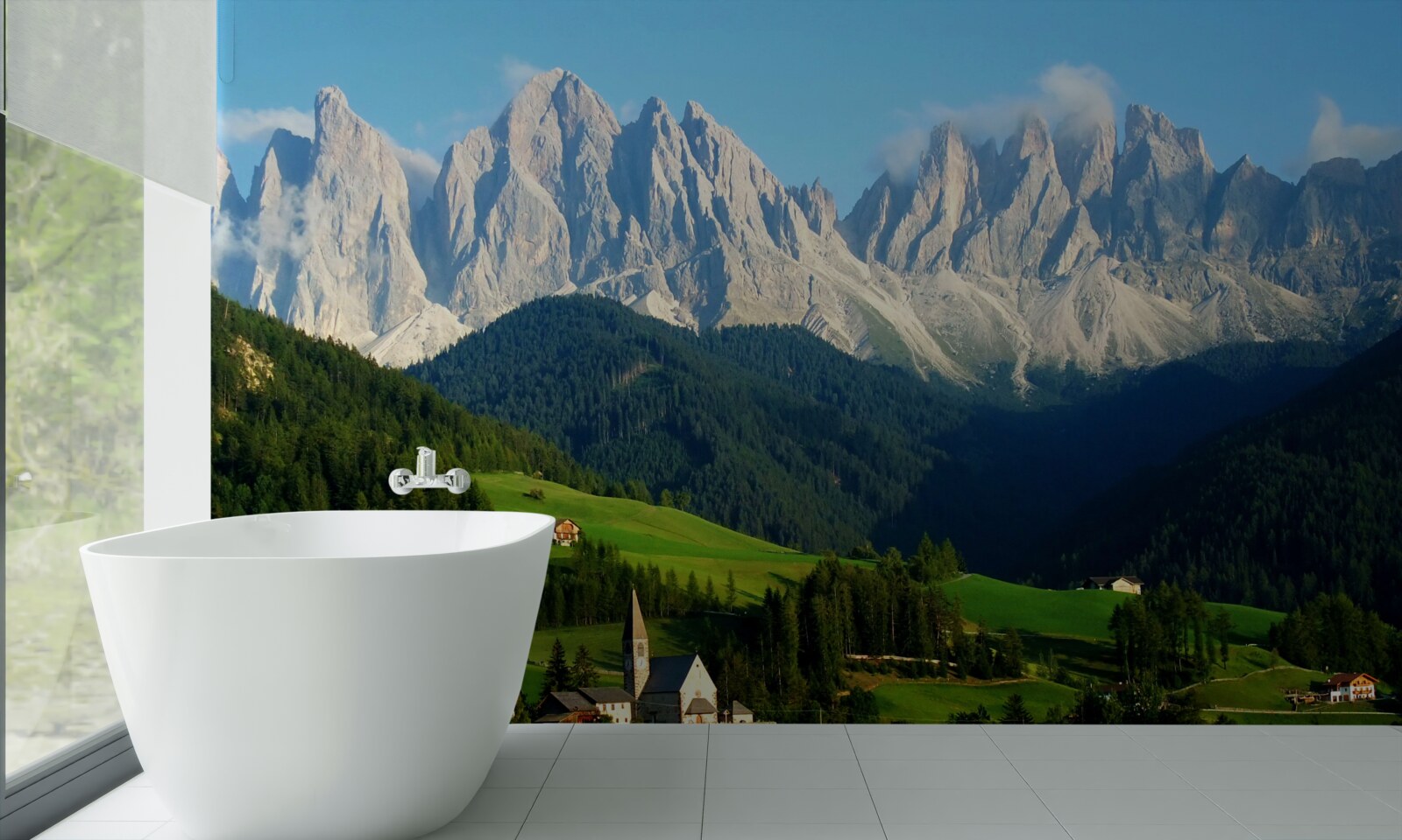 Papier peint village dans une clairière au pied des montagnes