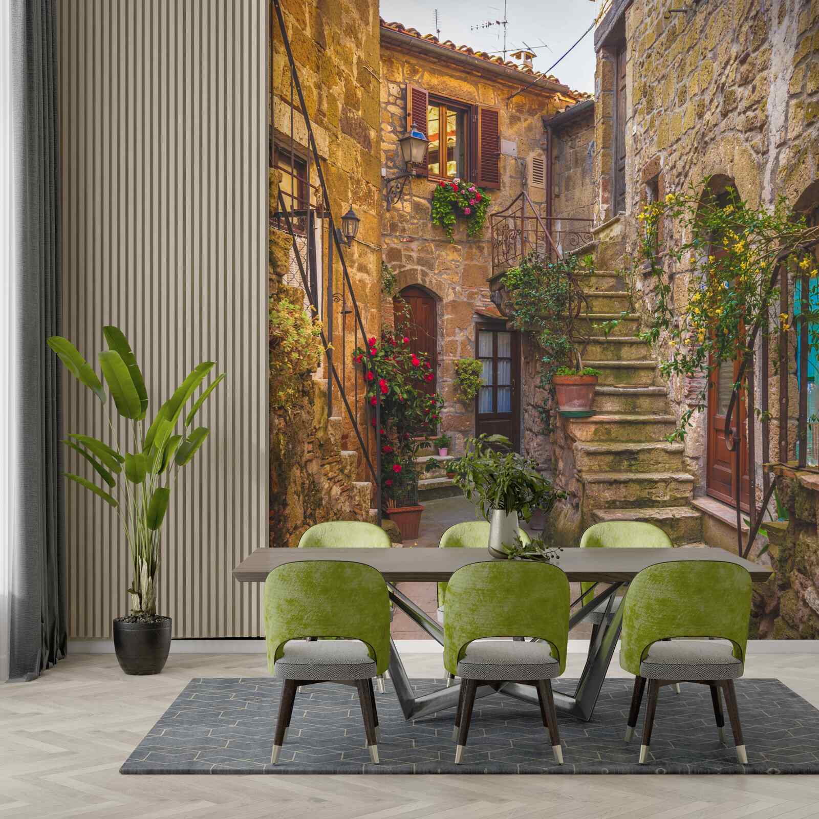 Papier peint escalier fleuri dans la vieille cour