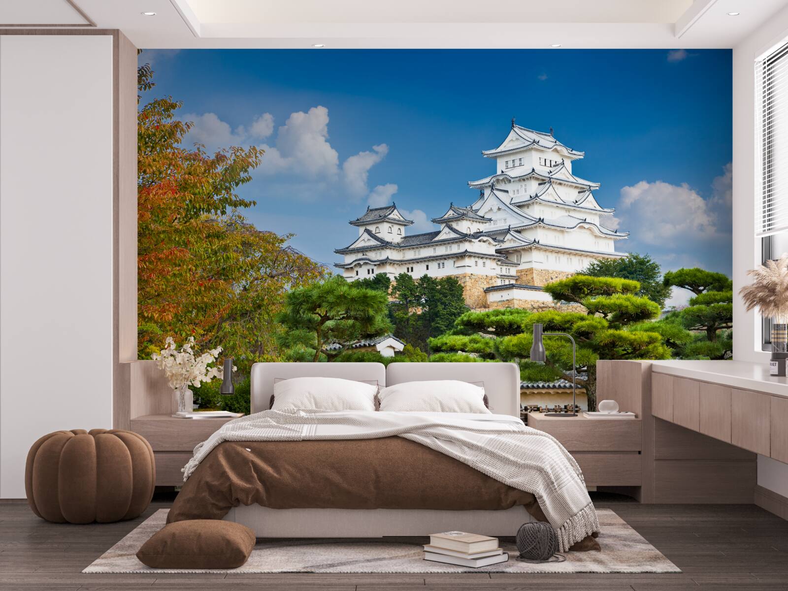 Papier peint Temple japonais dans les montagnes, entouré de verdure