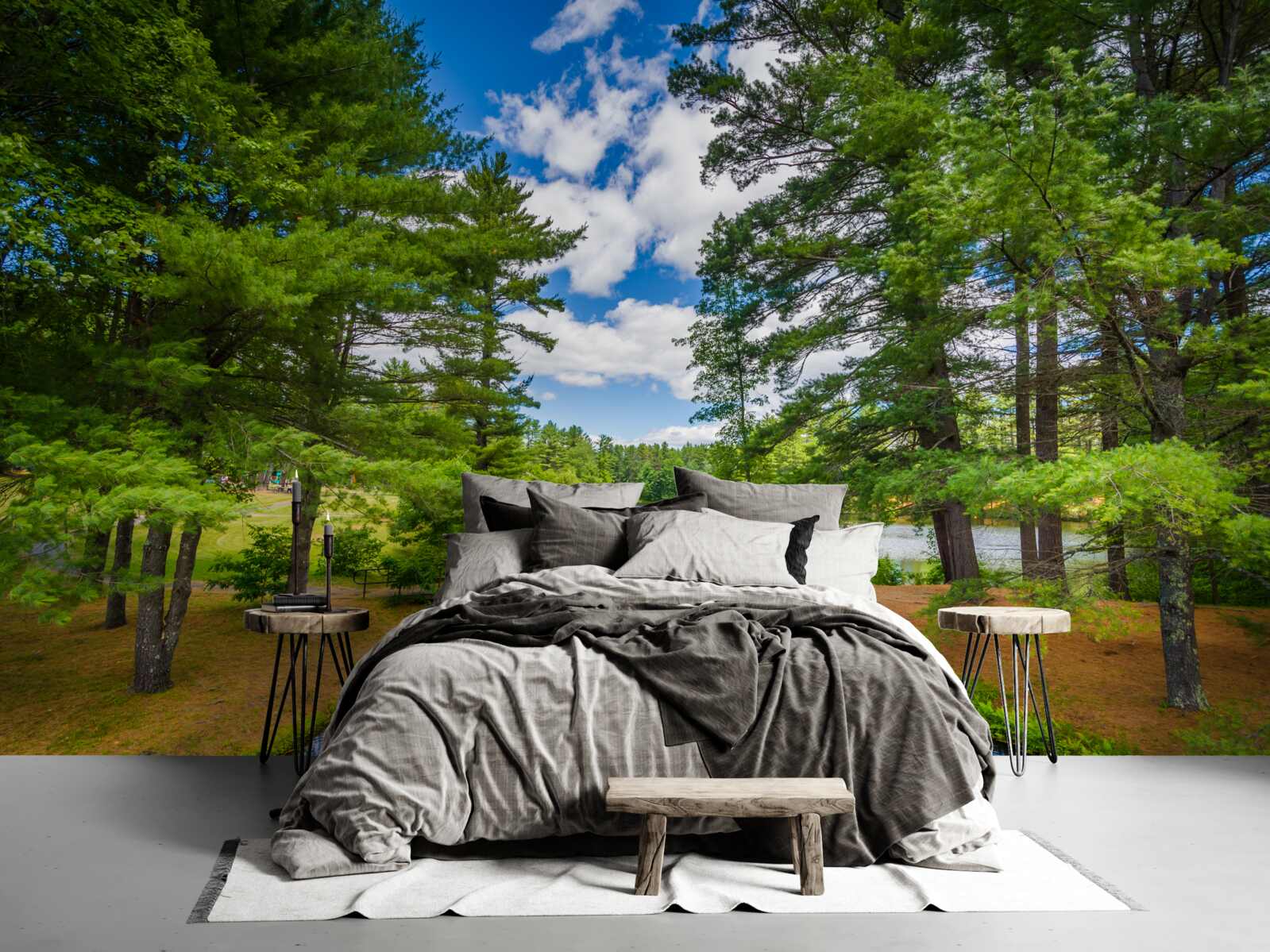 Papier peint un cours d'eau rapide à travers une forêt d'émeraude