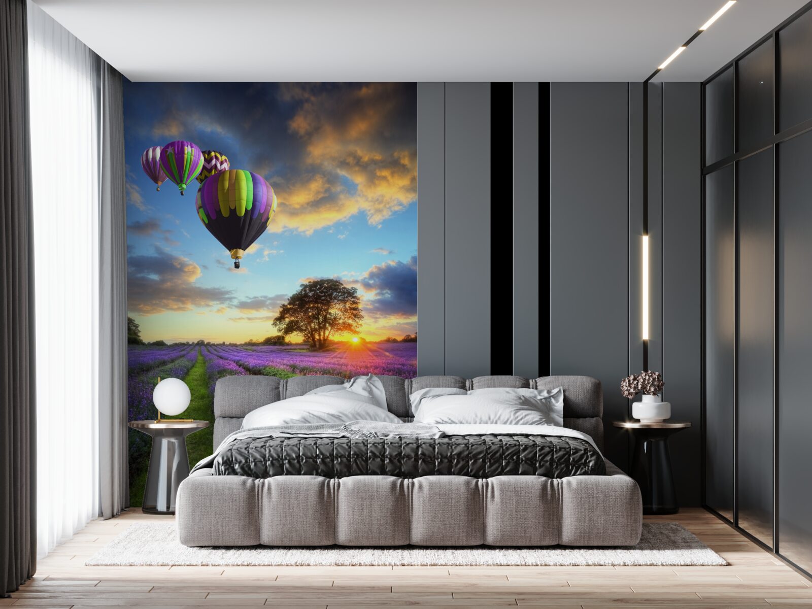 Papier peint une montgolfière lumineuse en vol stationnaire au-dessus d'un champ de lavande