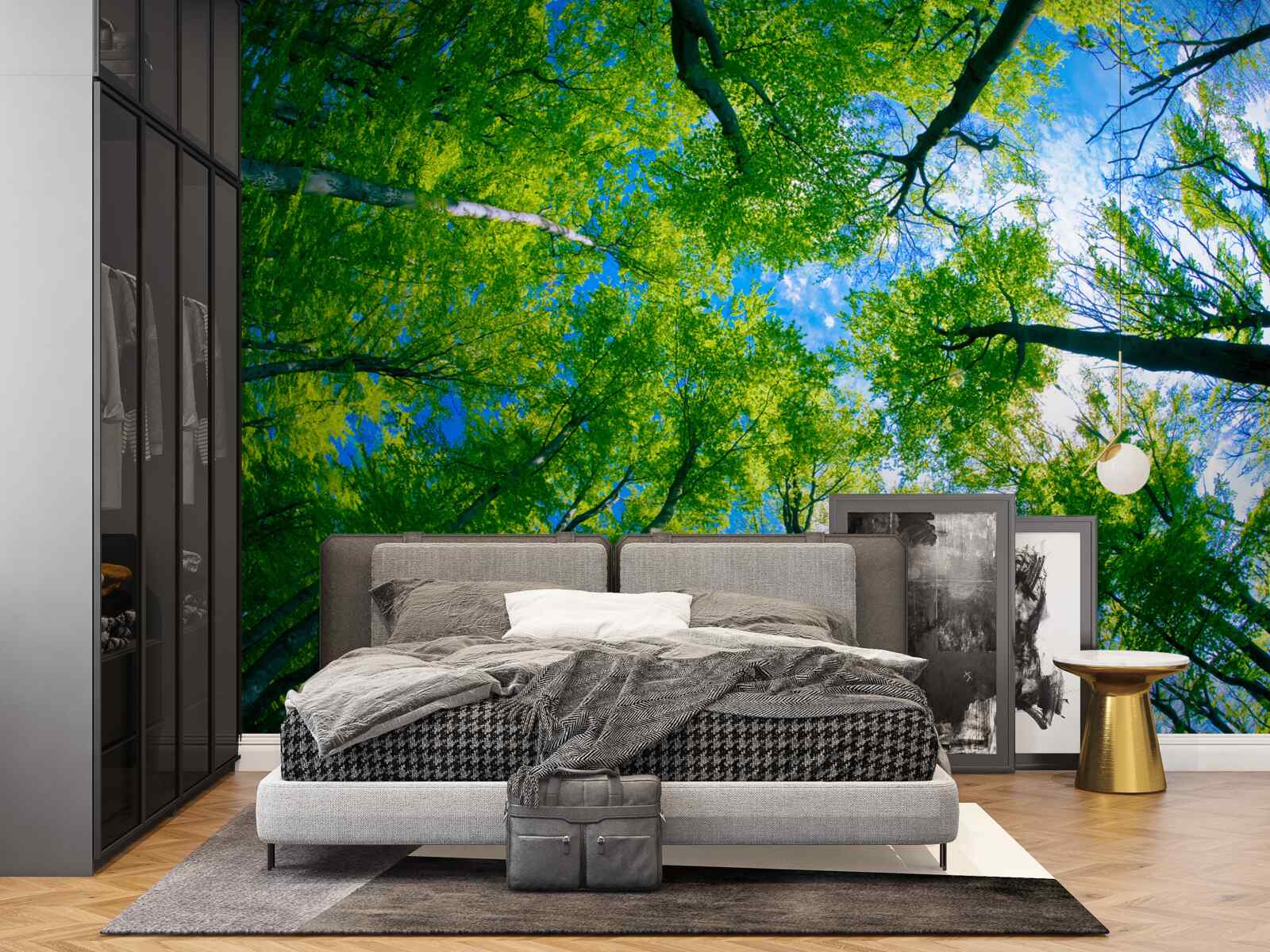 Papier peint forêt de couleur émeraude avec un ciel bleu en arrière-plan