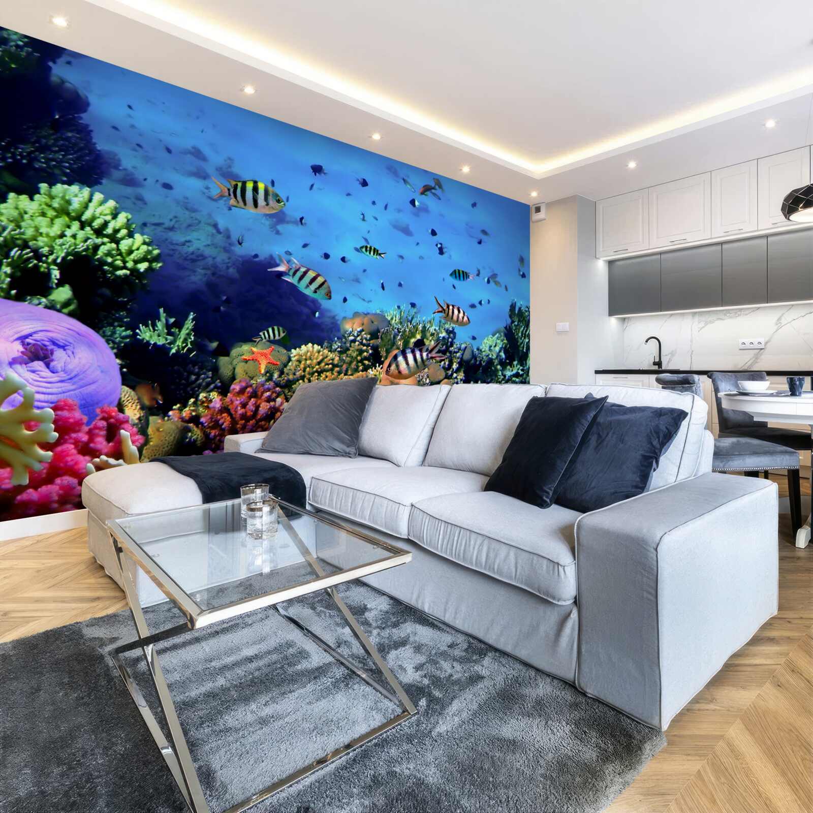 Papier peint le poisson rayé dans les profondeurs de l'océan