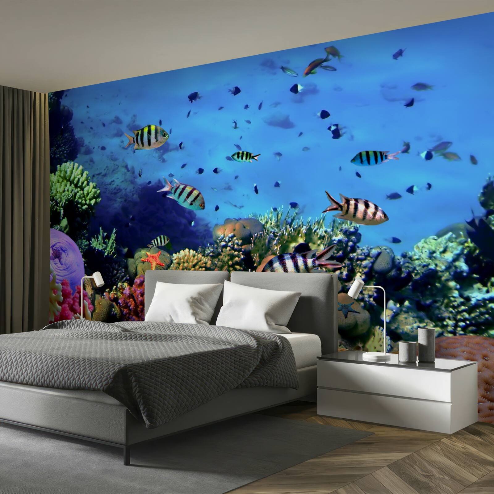 Papier peint le poisson rayé dans les profondeurs de l'océan