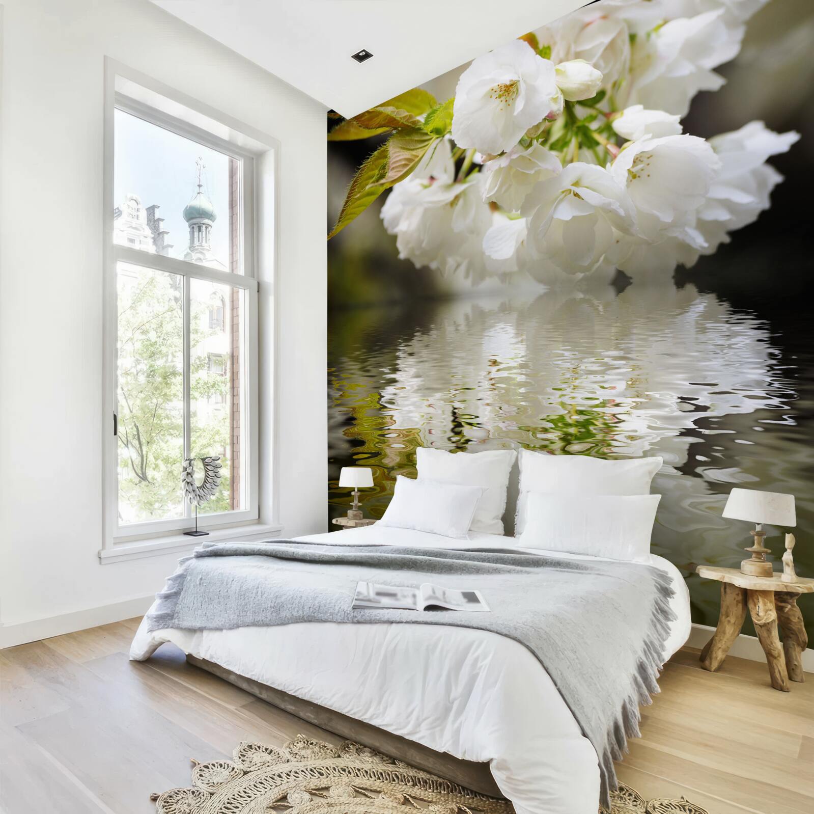 Papier peint des fleurs de sakura dans des tons blancs se penchent sur la surface de l'eau