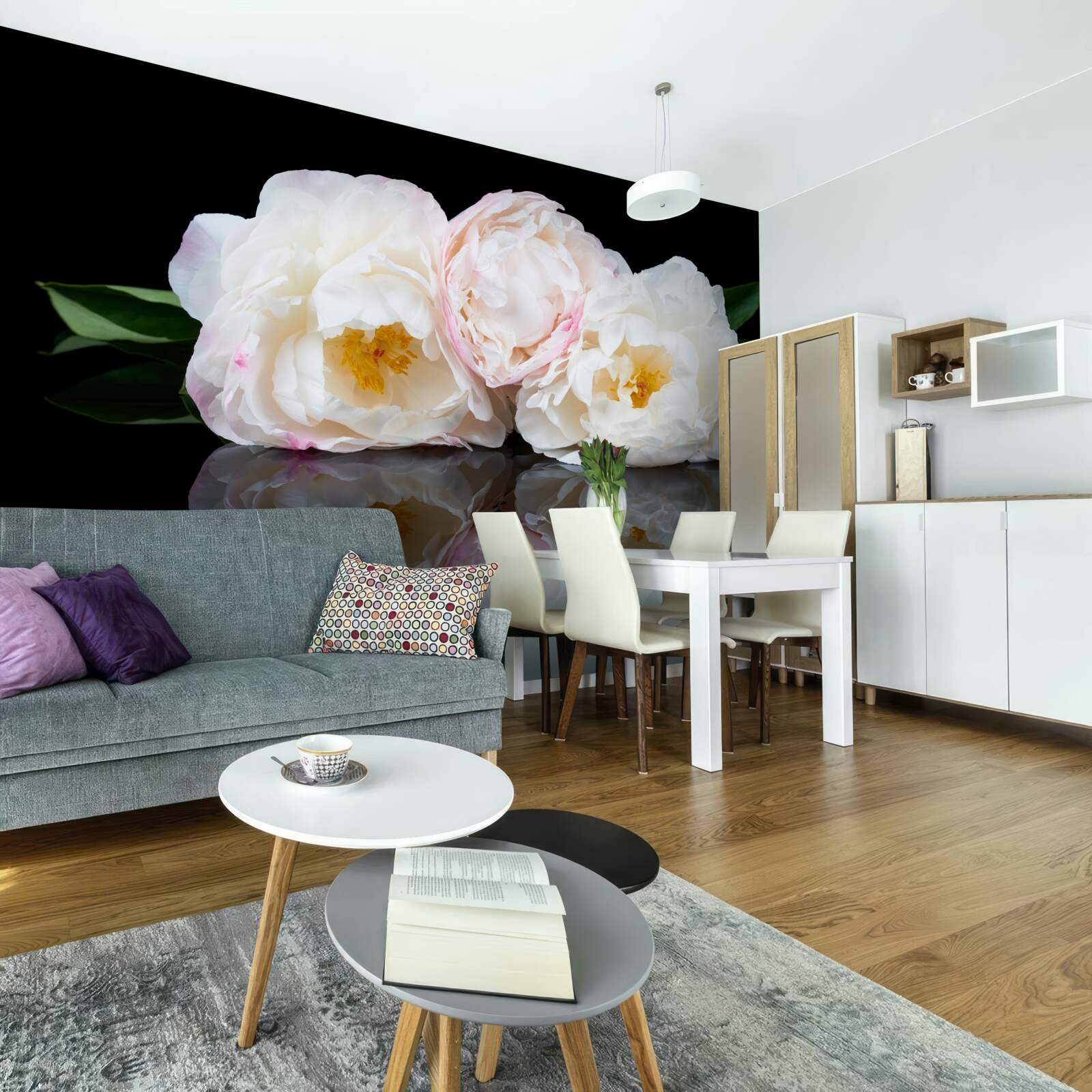 Papier peint bouquet de fleurs blanches se reflétant dans l'eau