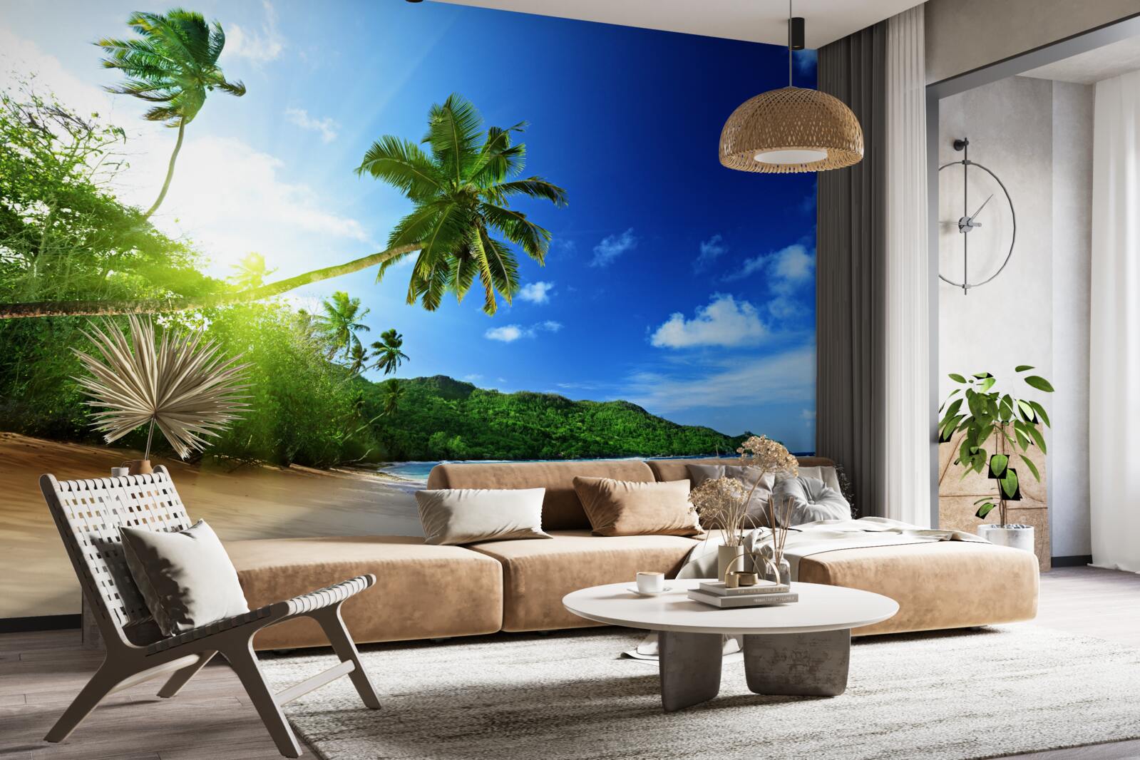 Papier peint Les rayons du soleil levant illuminent le rivage tropical de l'océan Atlantique.