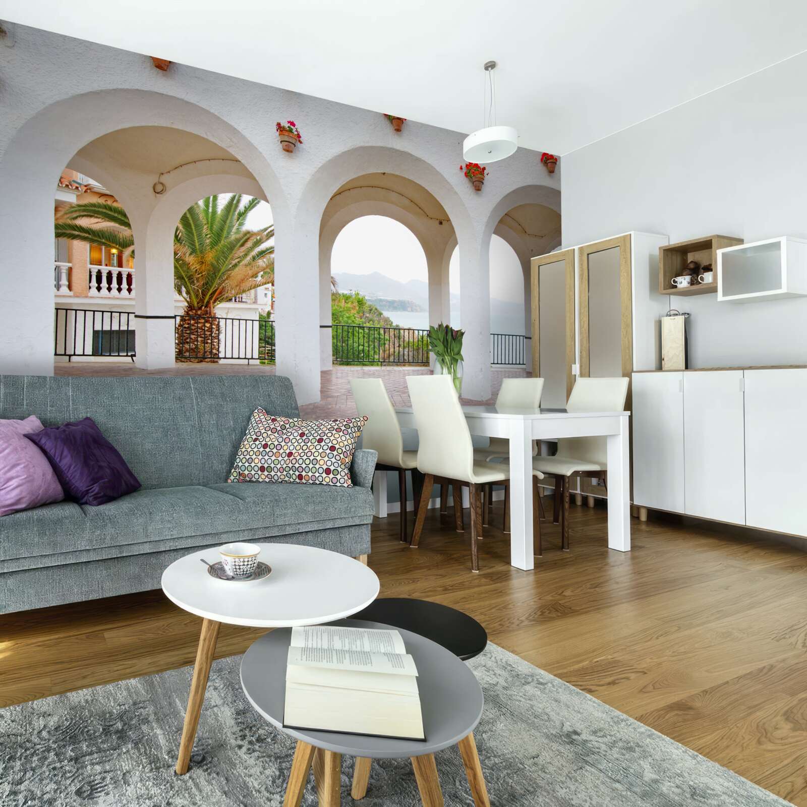 Papier peint des arcs arrondis et lisses, d'une blancheur de neige, au-dessus de la rivière