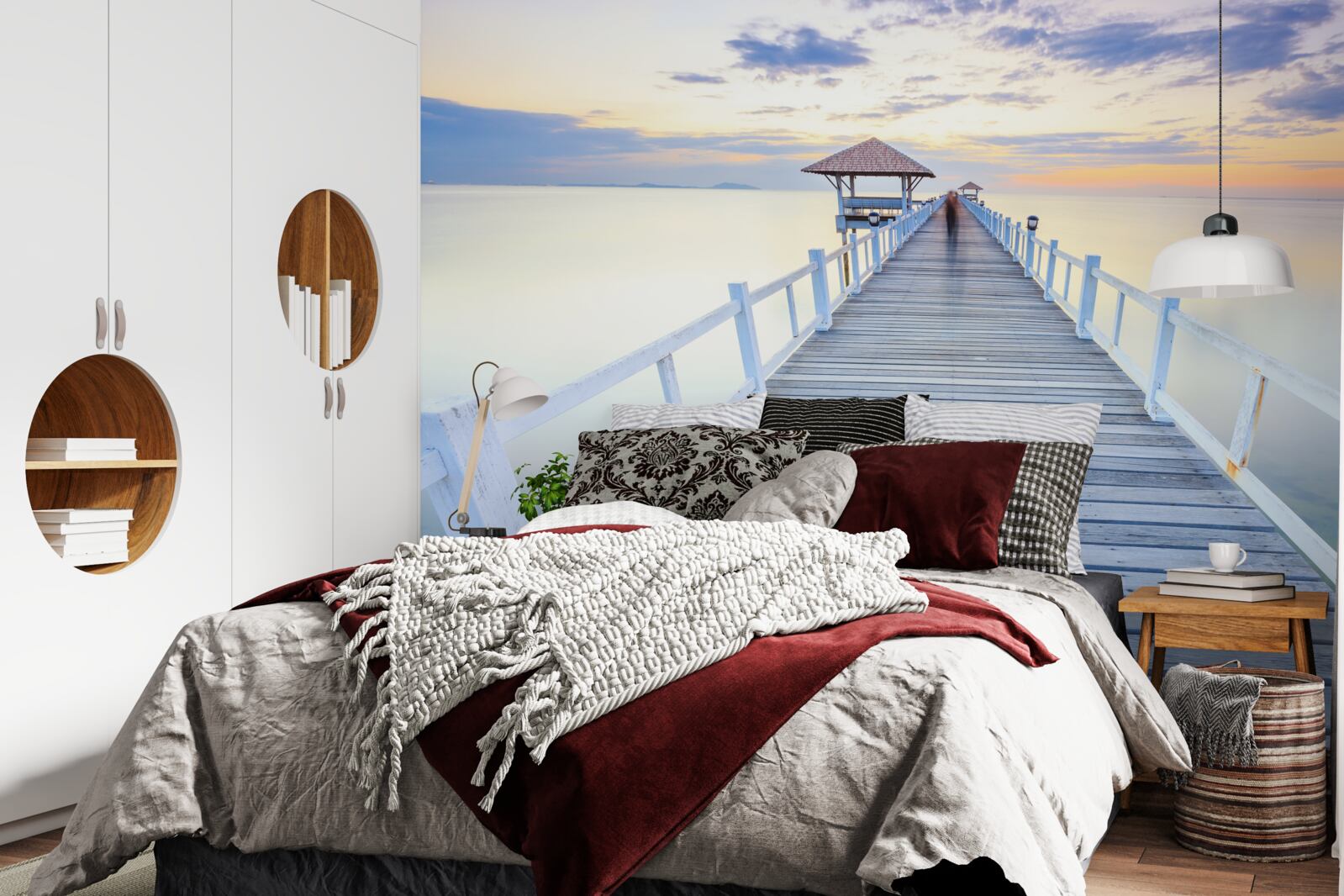 Papier peint avec un belvédère sur l'eau à l'aube, qui a vu passer de nombreuses personnes.