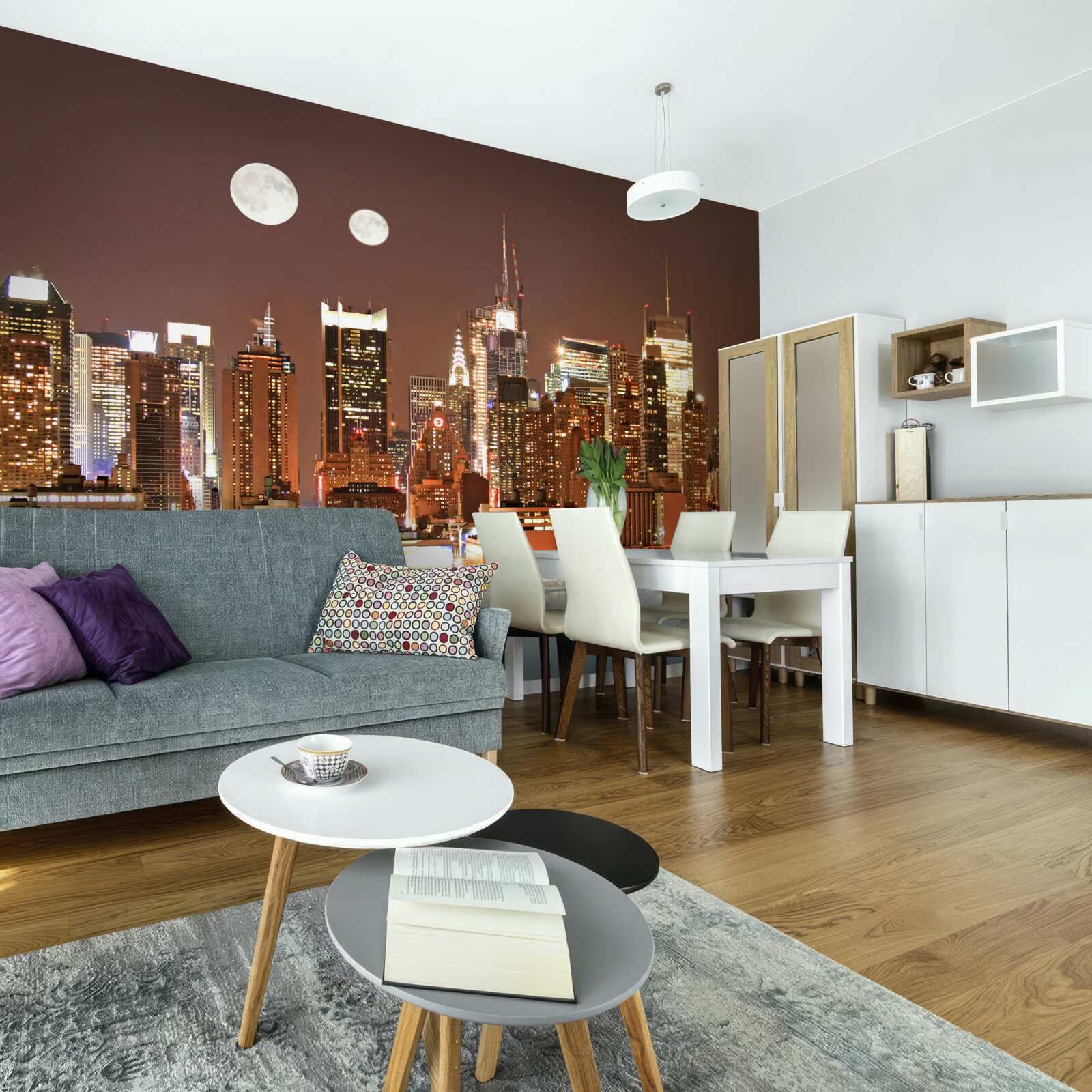 Papier peint le soleil et la lune brillent au-dessus d'une grande ville