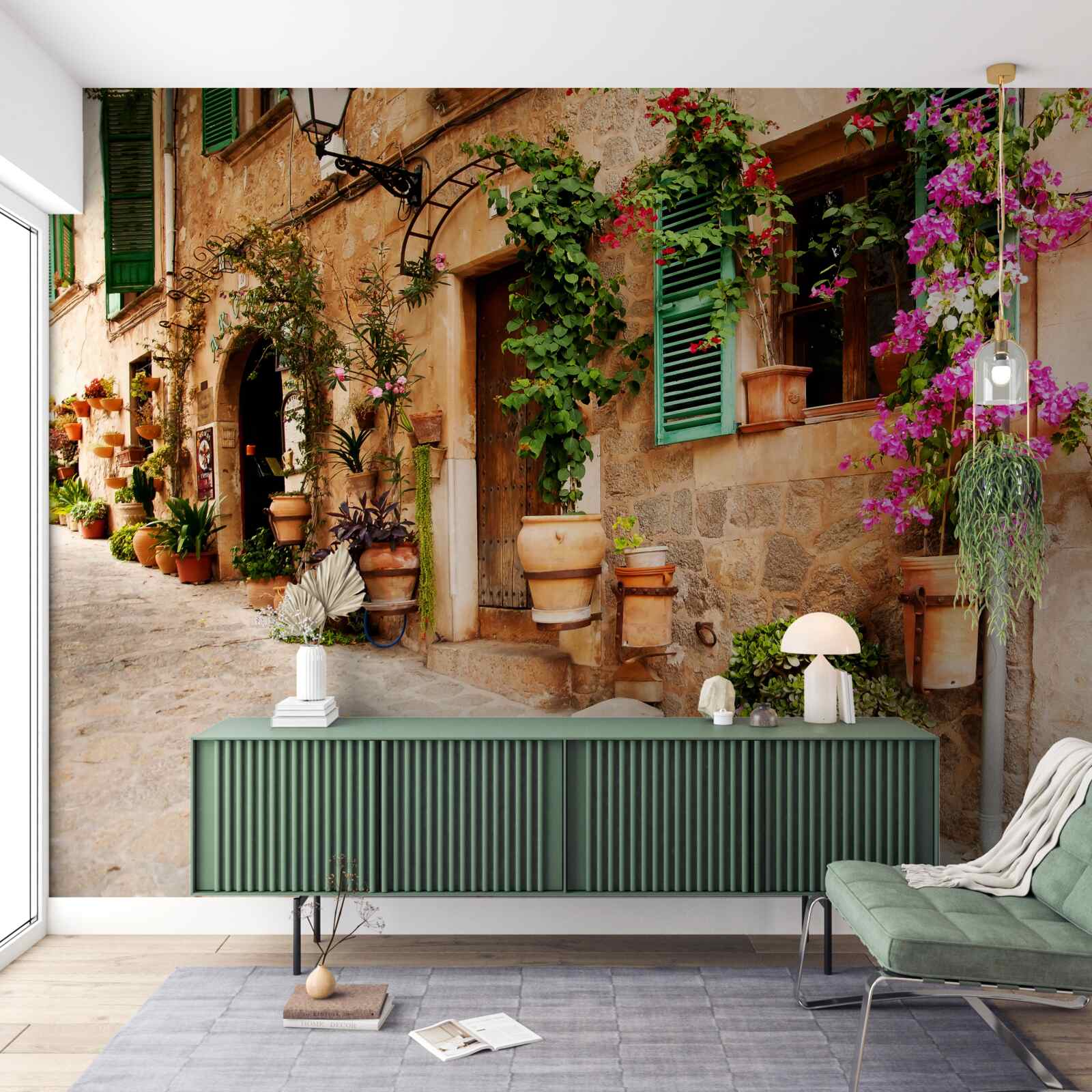 Papier peint ancienne rue en pente décorée de fleurs