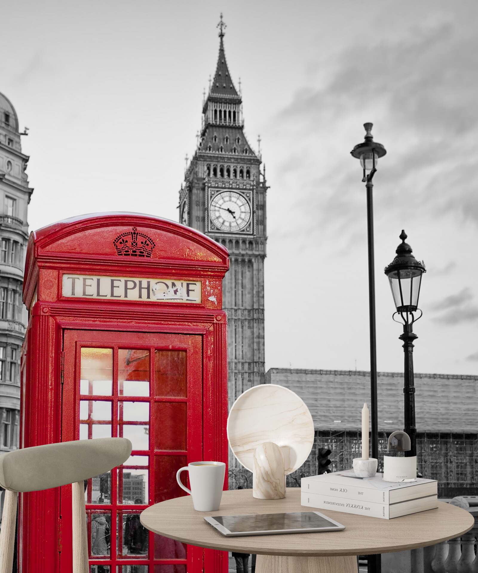 Papier peint au centre, à côté de Big Ben, se trouve une cabine téléphonique rouge