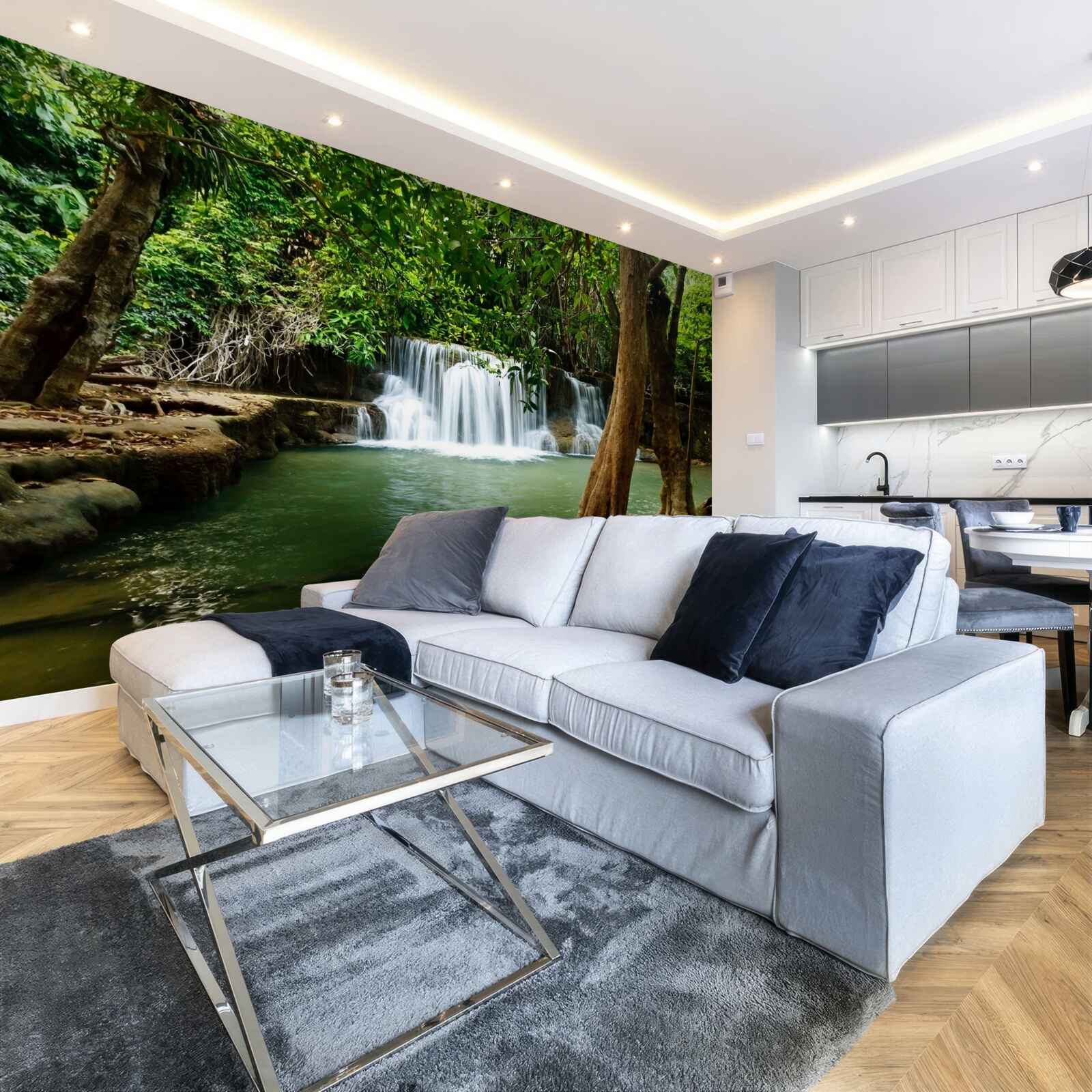 Papier peint cascade dans une forêt ancienne