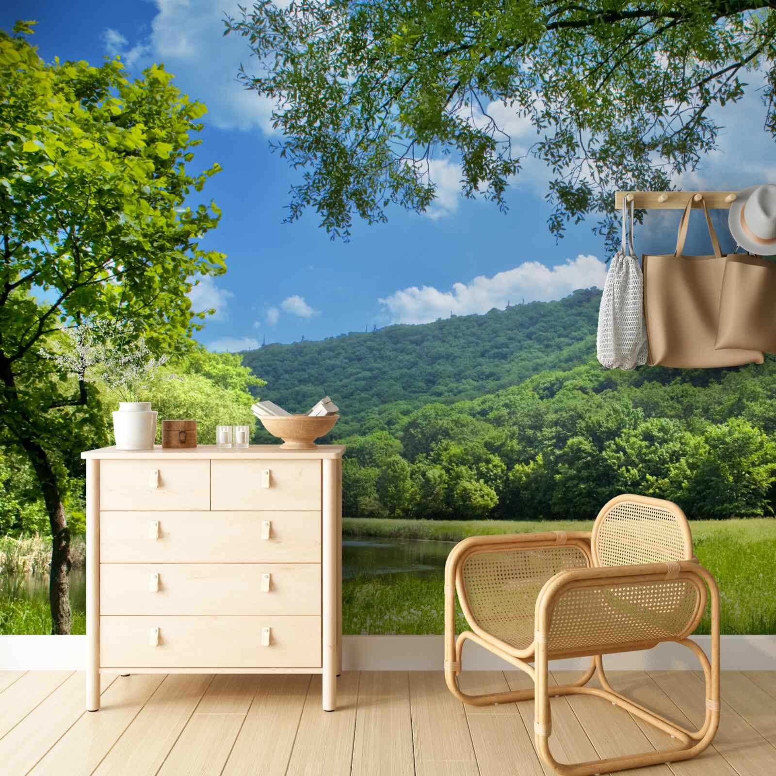 Papier peint journée ensoleillée et lumineuse dans une clairière verte de la forêt