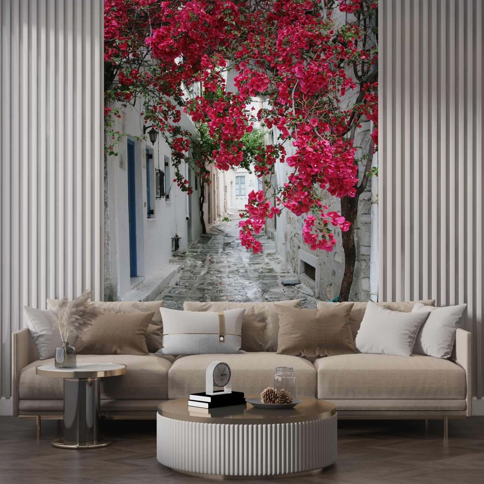 Papier peint des arbustes luxuriants sont suspendus aux murs de la rue