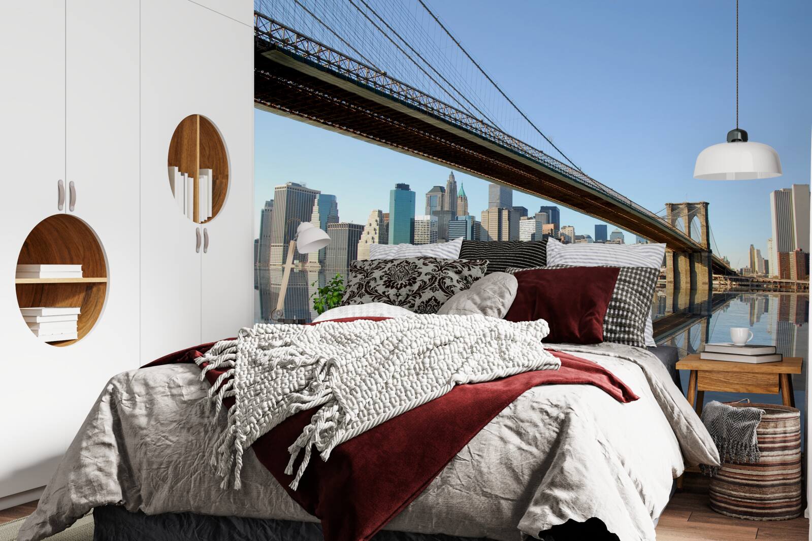 Papier peint un pont traversant une rivière et menant à une grande ville