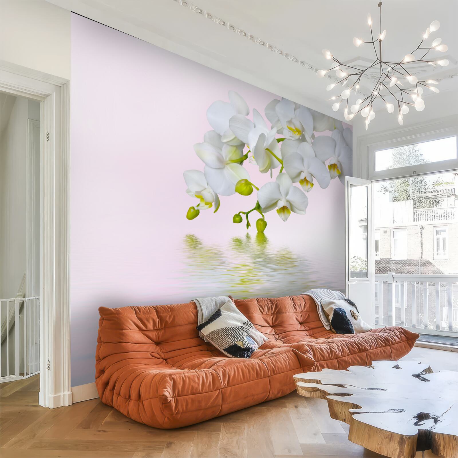 Papier peint orchidée blanche avec fleurs et bourgeons près de l'eau
